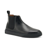 Frau Beatles in Pelle Nero